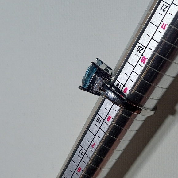 Blue zirconia ring size 8.75 - Picture 3 of 4